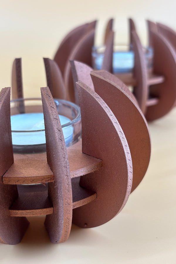 Fyrfadsstager i træ med kobberlook "Lotus"